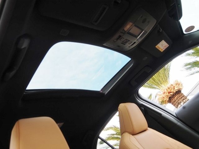 LEXUS UX300e