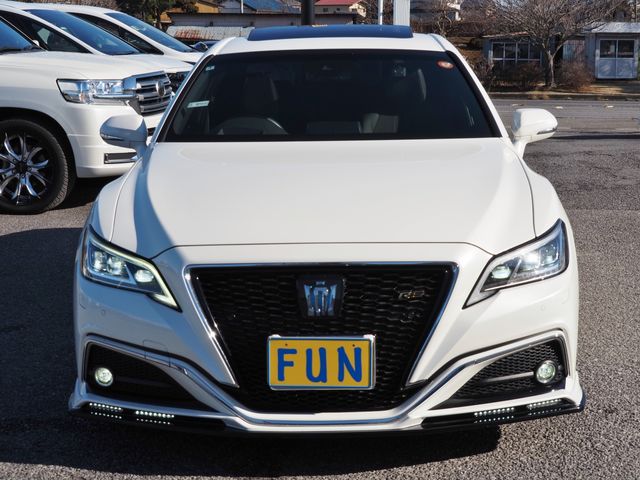 CROWN sedan hybrid