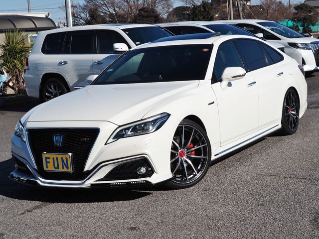 CROWN sedan hybrid