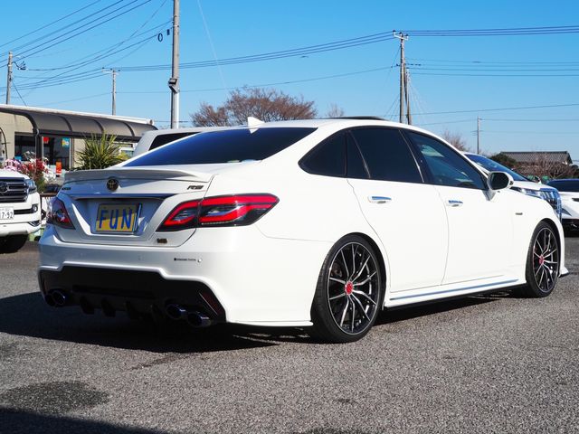 CROWN sedan hybrid
