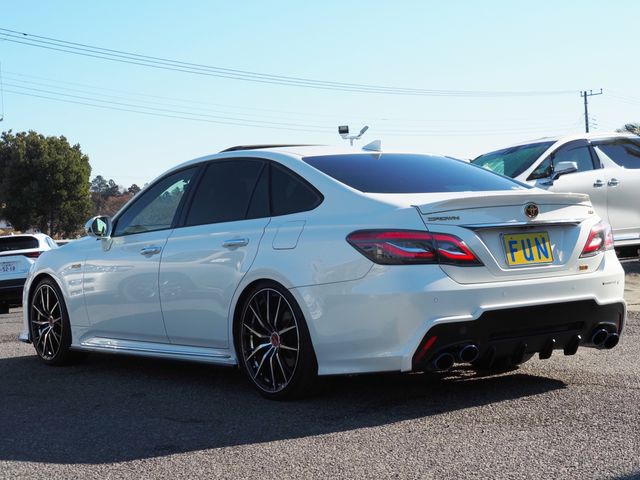 CROWN sedan hybrid