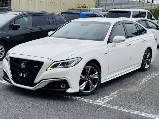 CROWN sedan hybrid