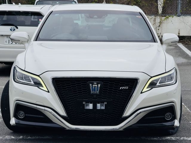 CROWN sedan hybrid