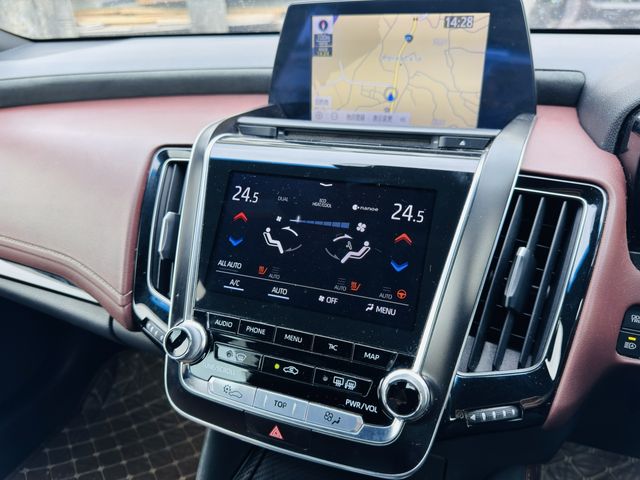 CROWN sedan hybrid