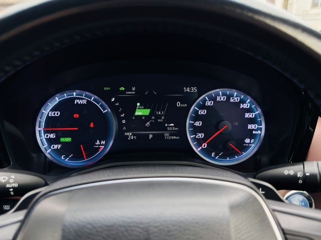 CROWN sedan hybrid