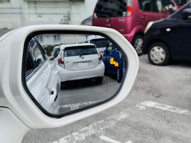 CROWN sedan hybrid