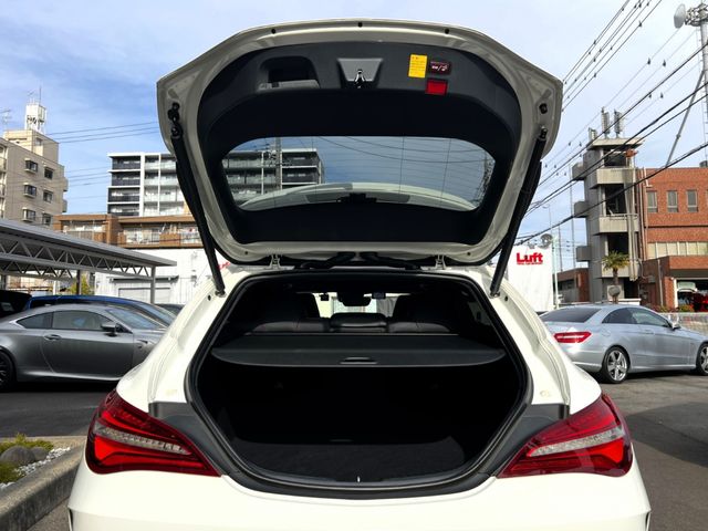MERCEDES AMG CLA Shooting Brake