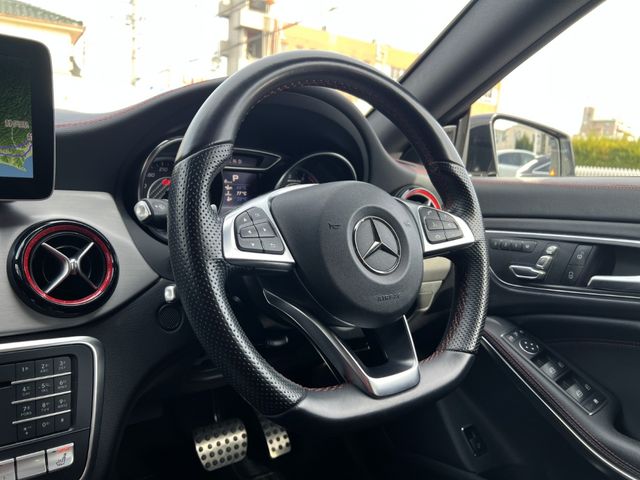 MERCEDES AMG CLA Shooting Brake