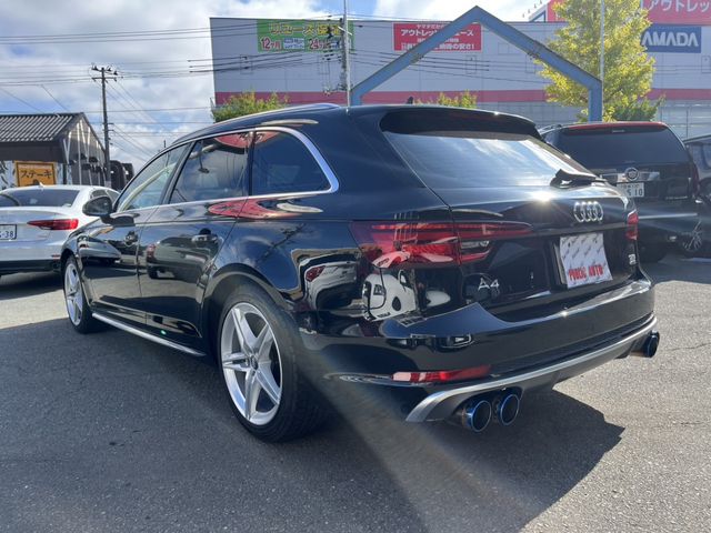 AUDI A4 AVANT