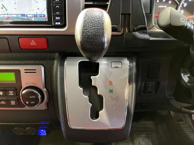 REGIUSACE 4WD van