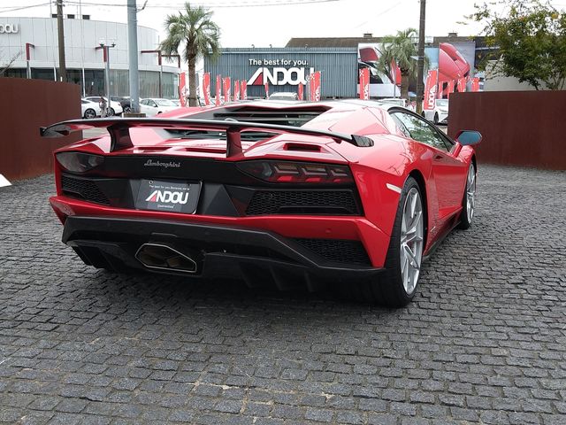 LAMBORGHINI Aventador