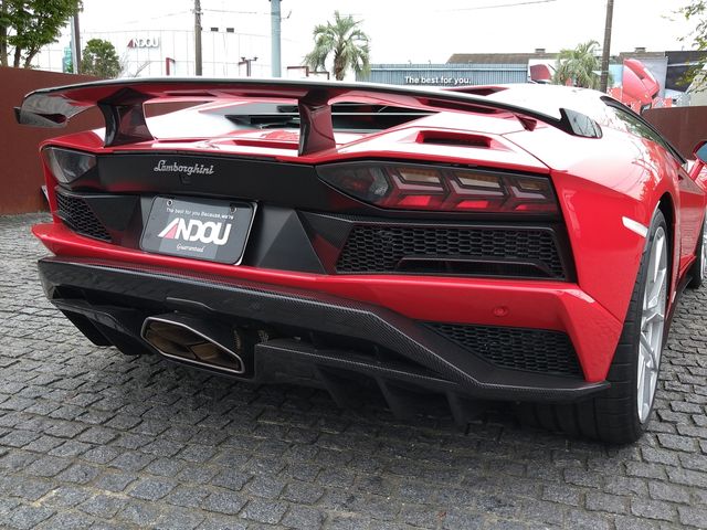 LAMBORGHINI Aventador
