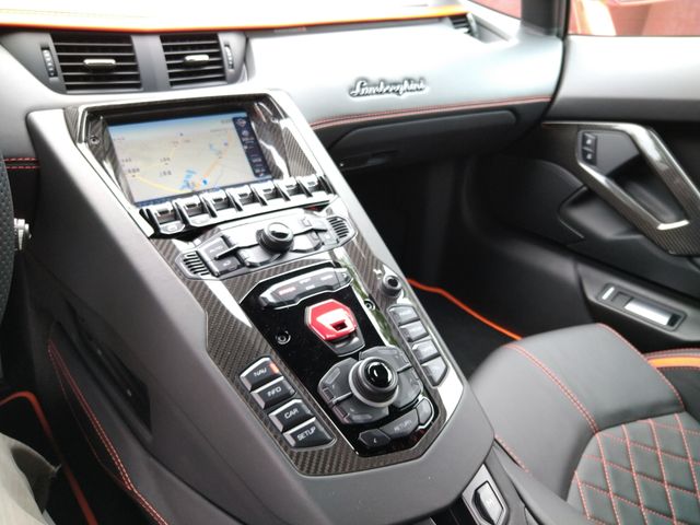 LAMBORGHINI Aventador