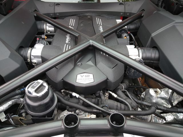 LAMBORGHINI Aventador