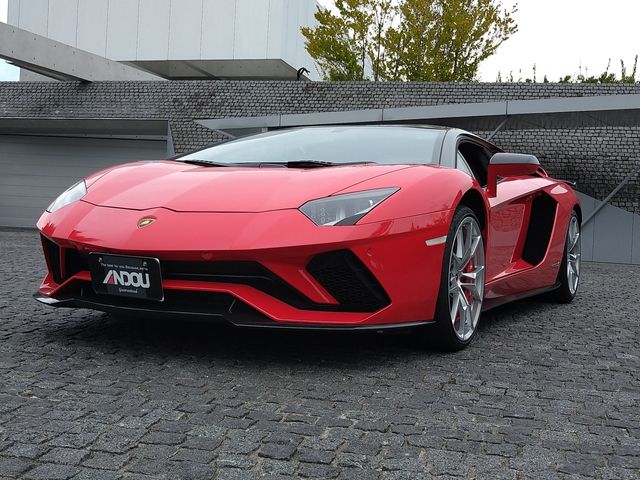 LAMBORGHINI Aventador