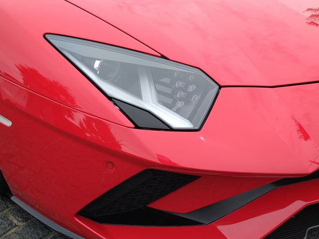 LAMBORGHINI Aventador
