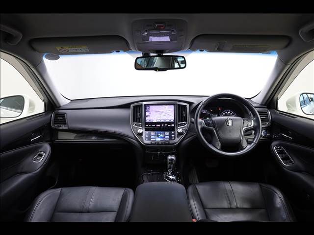 CROWN sedan hybrid