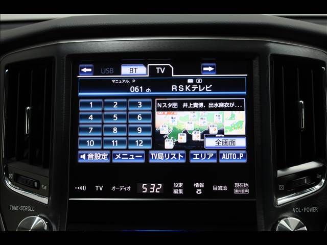 CROWN sedan hybrid