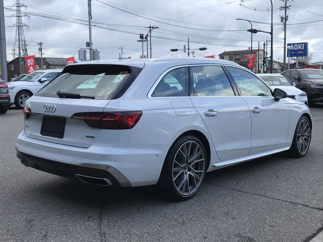 AUDI A4 AVANT