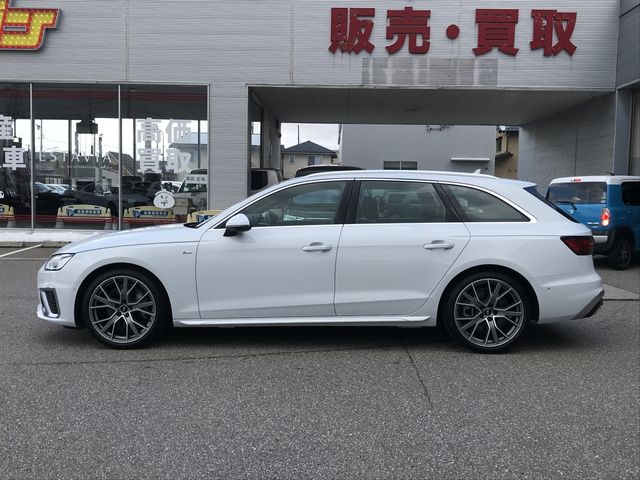 AUDI A4 AVANT