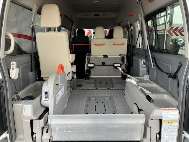 NV350 CARAVAN 4WD