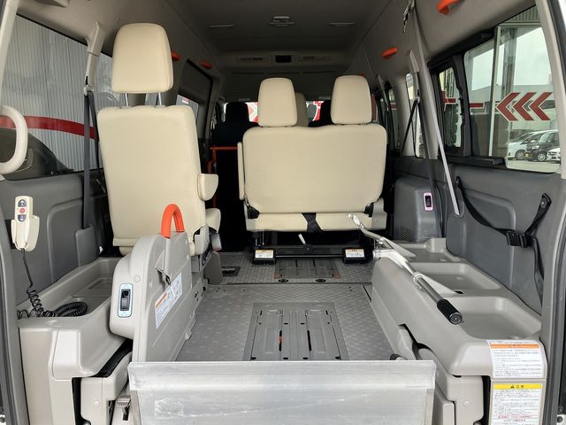 NV350 CARAVAN 4WD