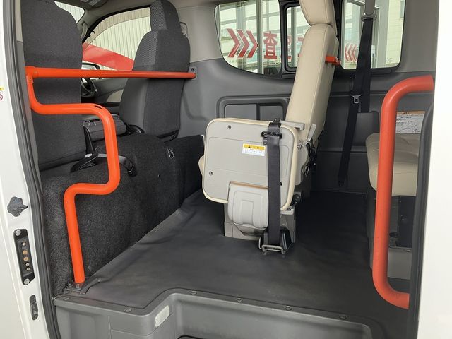 NV350 CARAVAN 4WD