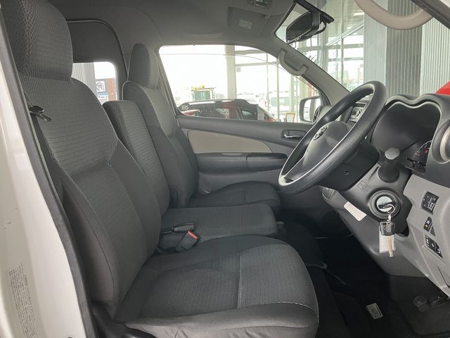 NV350 CARAVAN 4WD