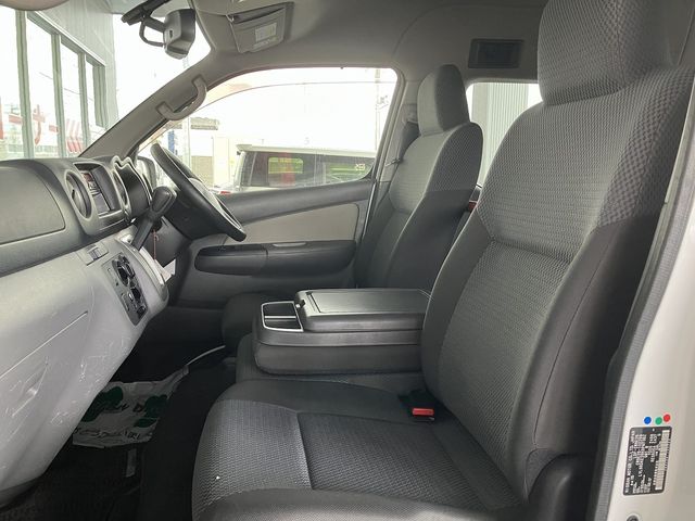 NV350 CARAVAN 4WD