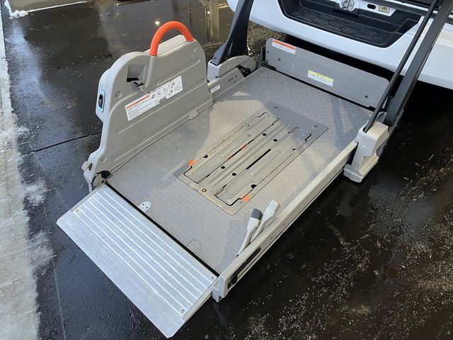 NV350 CARAVAN 4WD