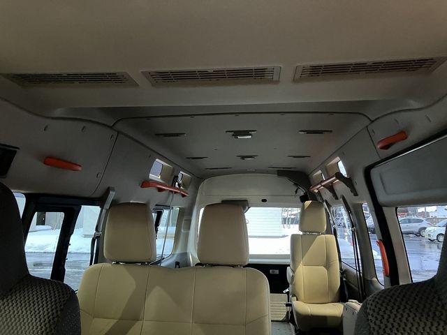NV350 CARAVAN 4WD