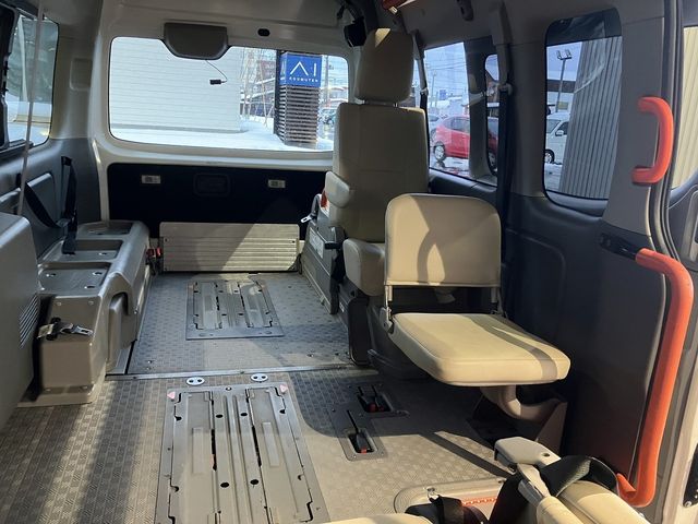 NV350 CARAVAN 4WD