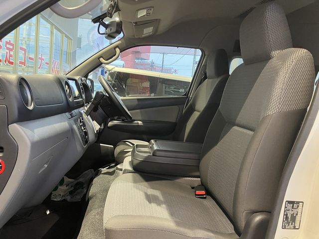 NV350 CARAVAN 4WD