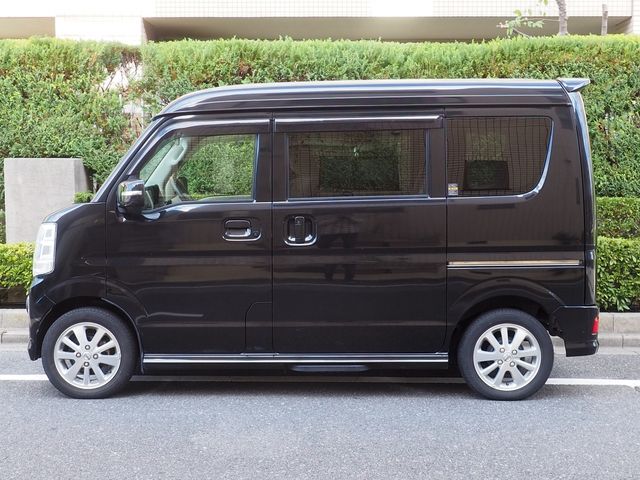 NV100 CLIPPER RIO