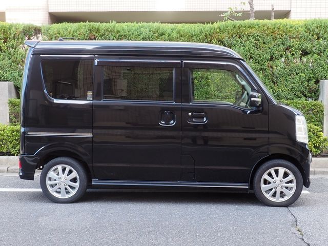 NV100 CLIPPER RIO