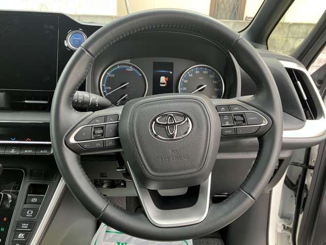 VOXY HYBRID
