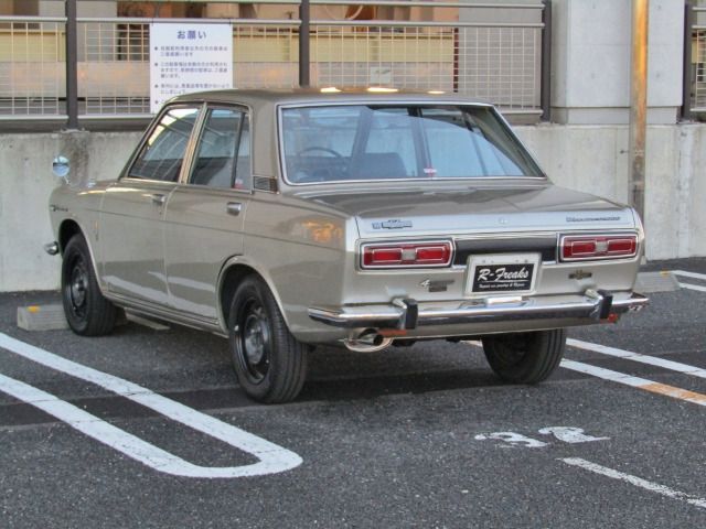 BLUEBIRD sedan