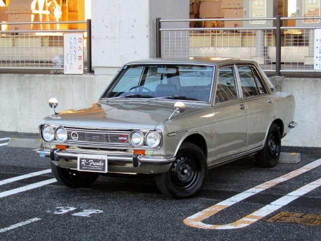 BLUEBIRD sedan