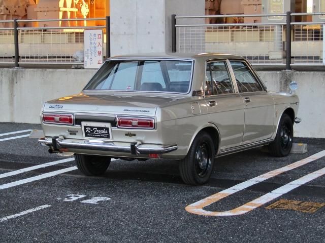 BLUEBIRD sedan