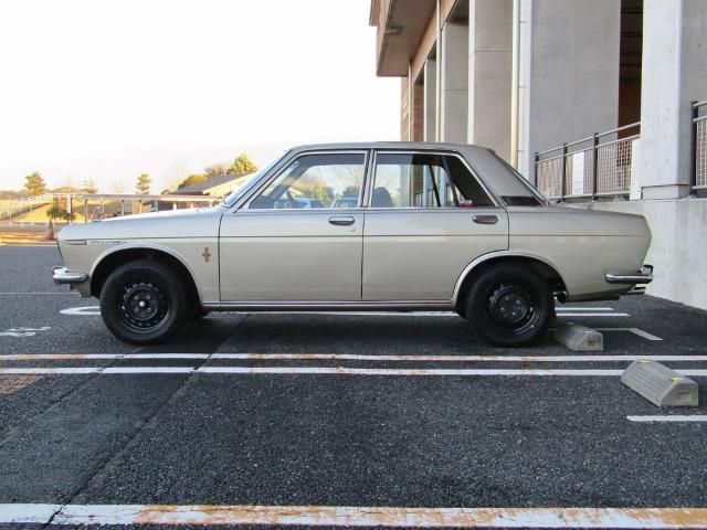 BLUEBIRD sedan