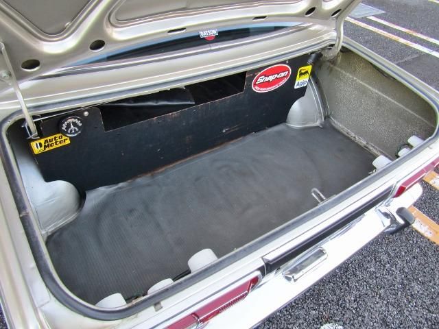 BLUEBIRD sedan