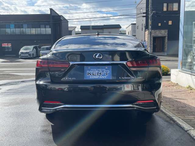 LEXUS LS500h 4WD