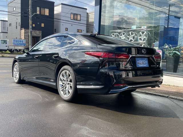 LEXUS LS500h 4WD
