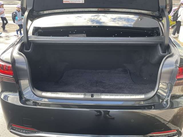 LEXUS LS500h 4WD