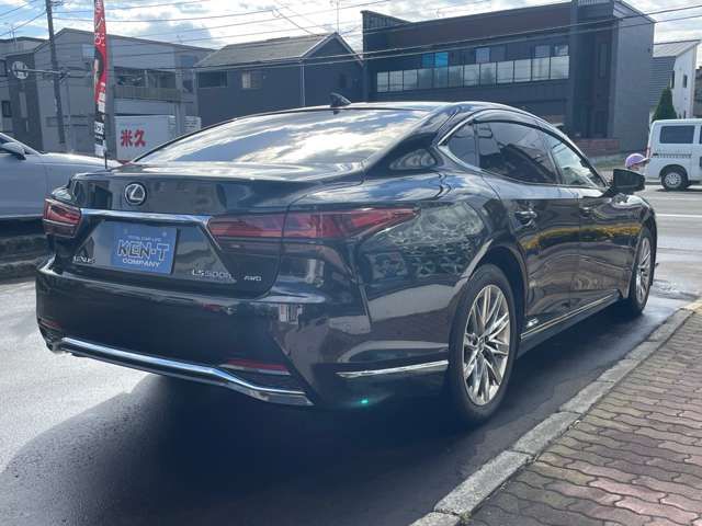 LEXUS LS500h 4WD