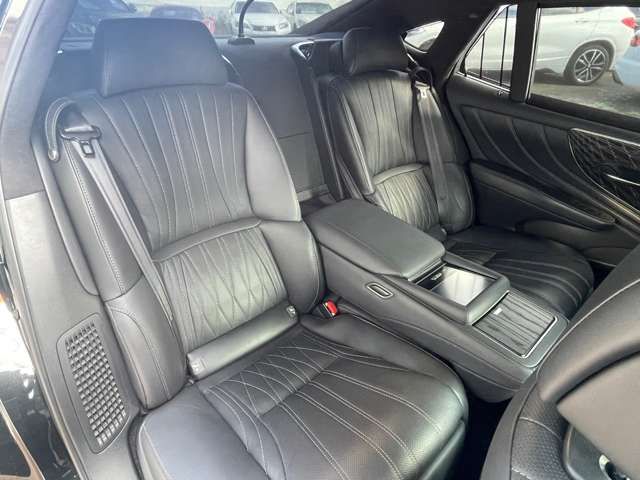 LEXUS LS500h 4WD