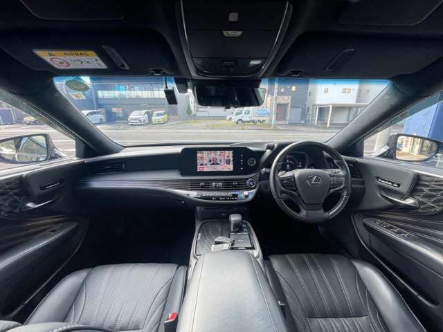 LEXUS LS500h 4WD