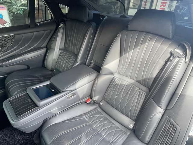 LEXUS LS500h 4WD