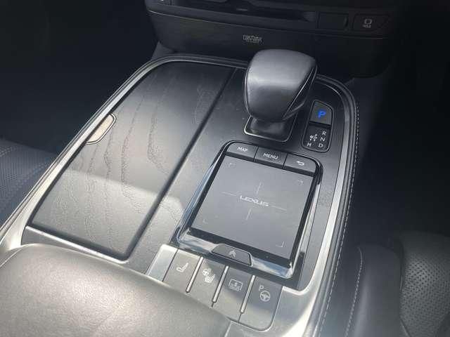 LEXUS LS500h 4WD