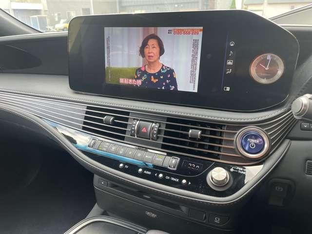 LEXUS LS500h 4WD